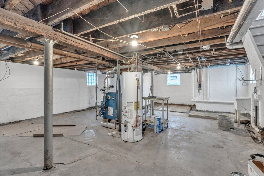 Building Photo - 80 E Hazeltine Ave