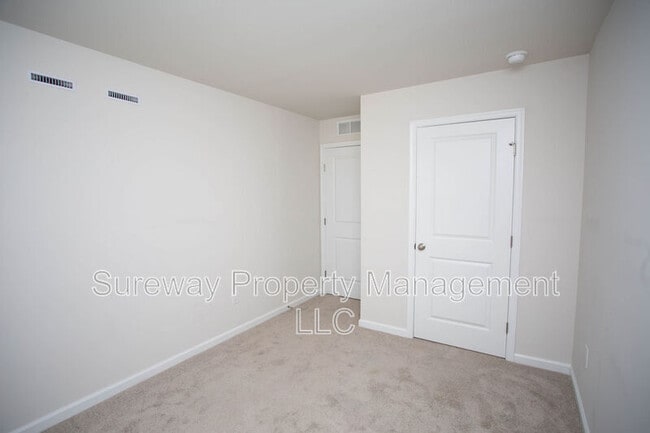 Building Photo - 55 Elliot Ln