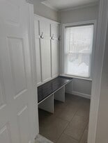 Building Photo - 567 Thacher St