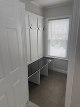 Building Photo - 567 Thacher St