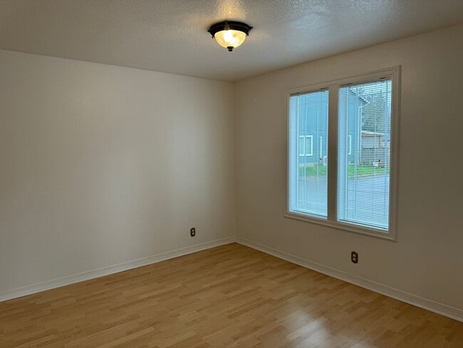 Building Photo - 3657 Rivercrest Dr
