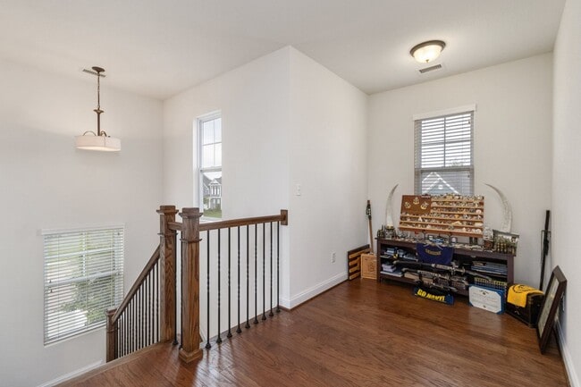 Building Photo - 5 Bedroom 3.5 bath home in Hickory Landing