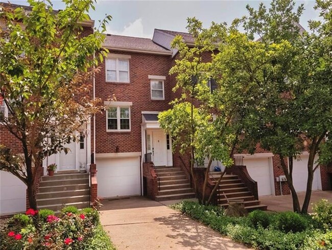 Primary Photo - 402 Emerson Ave