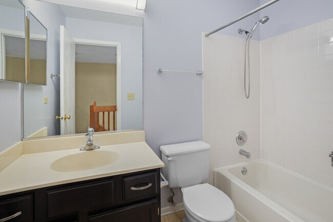 Building Photo - 1252 S Parkside Dr