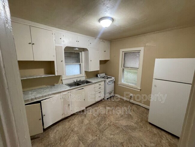 Building Photo - 409 Silkwood St