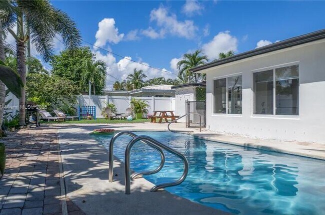 Building Photo - 1116 SE 13th Ct