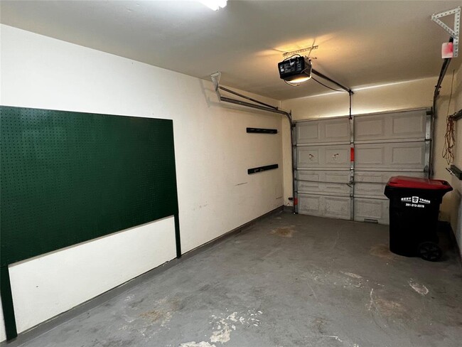 Building Photo - 15303 Riverside Grove Dr