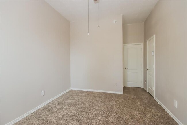 Building Photo - 970 Fife Dr
