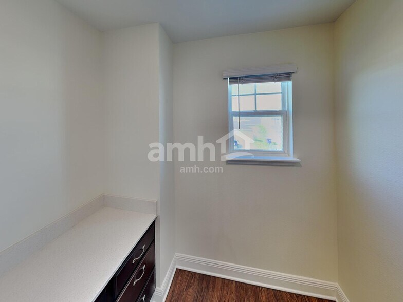 Building Photo - 804 Heavenly Dr