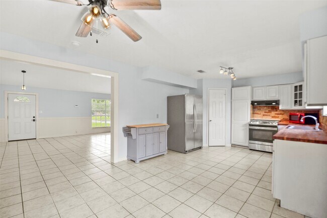 Building Photo - 16310 Cypress Valley Dr
