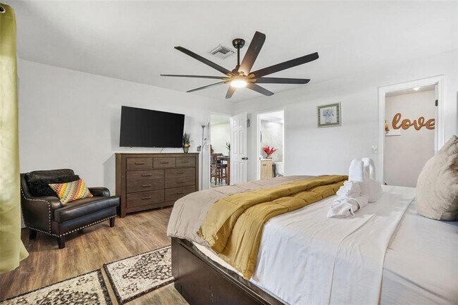 Building Photo - 1850 W Lake Brantley Rd