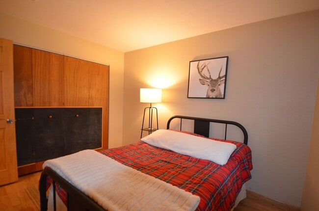 Building Photo - Extended Winter Rental!  Beautiful 3bed/2 ...