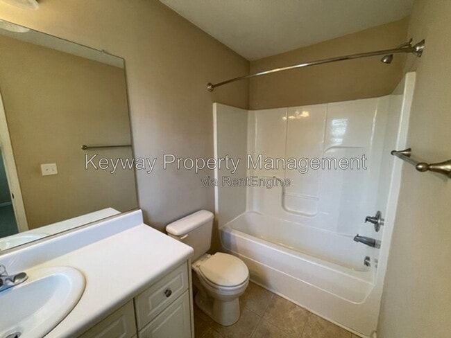 Building Photo - 6107 Village W Ln