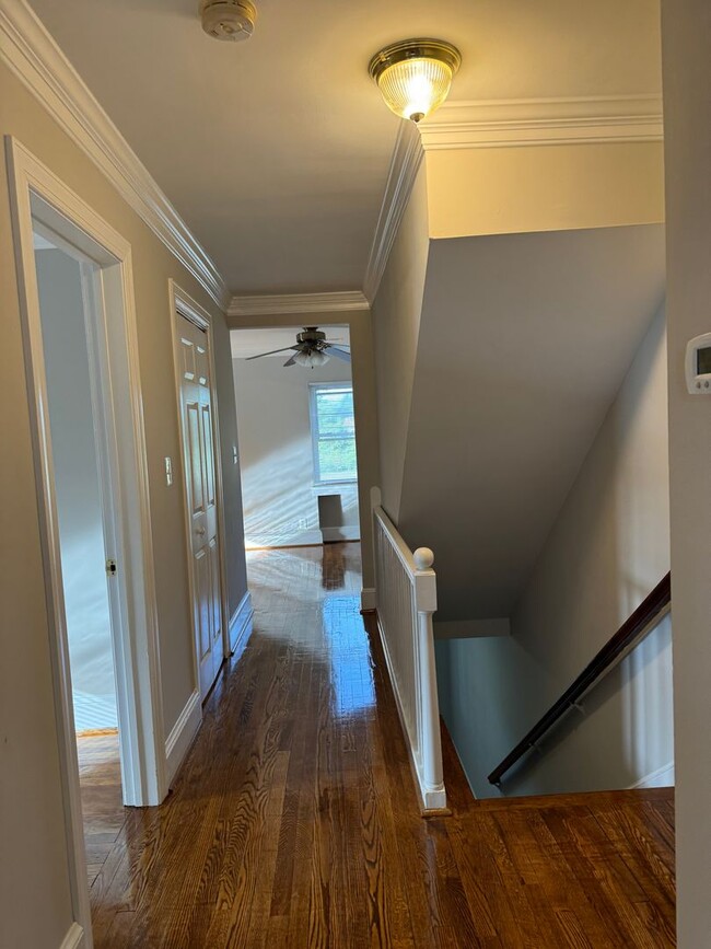 Building Photo - 67 E Shirley Ave