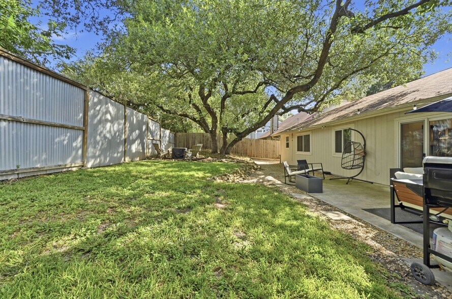 Building Photo - 7806 Lowdes Dr
