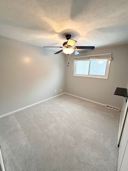 Building Photo - 35600 Bainbridge Rd