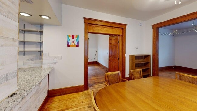 Building Photo - 335 Catherine St