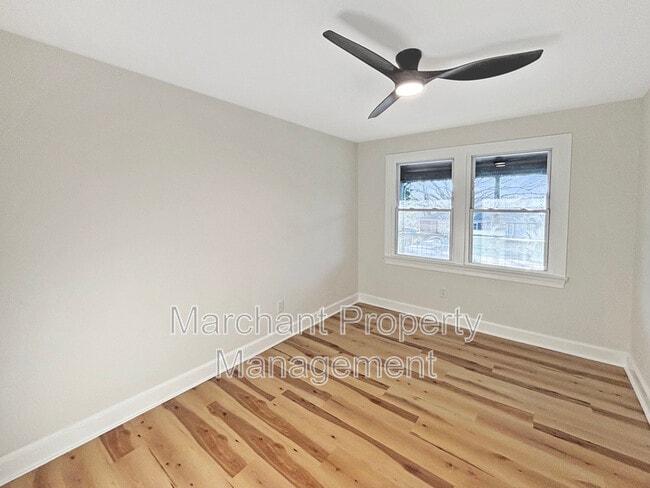 Building Photo - 8 E Sable Ct