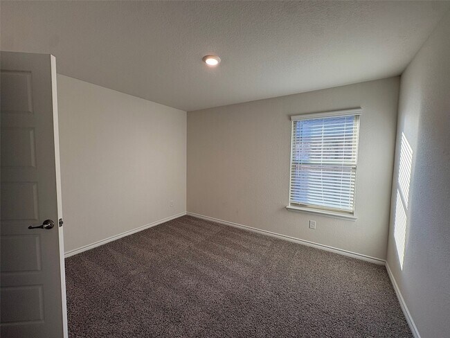 Building Photo - 610 Union Dr