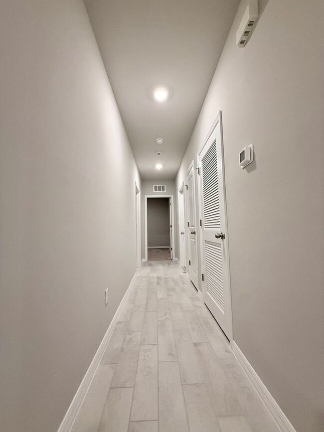 Building Photo - New Villa in Sea Cove