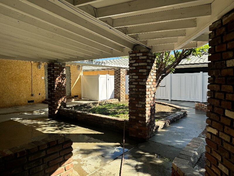 Building Photo - 14670 Harding St