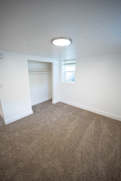 Building Photo - 2550 Highland Dr