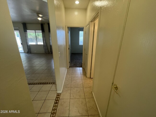 Building Photo - 291 S Forest Dr