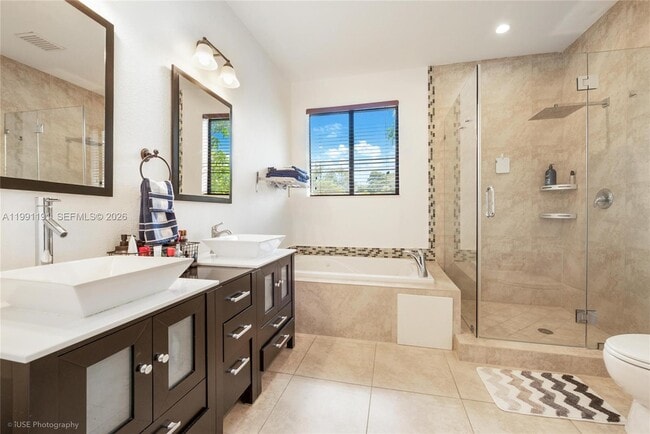 Building Photo - 3421 SW 13th Terrace