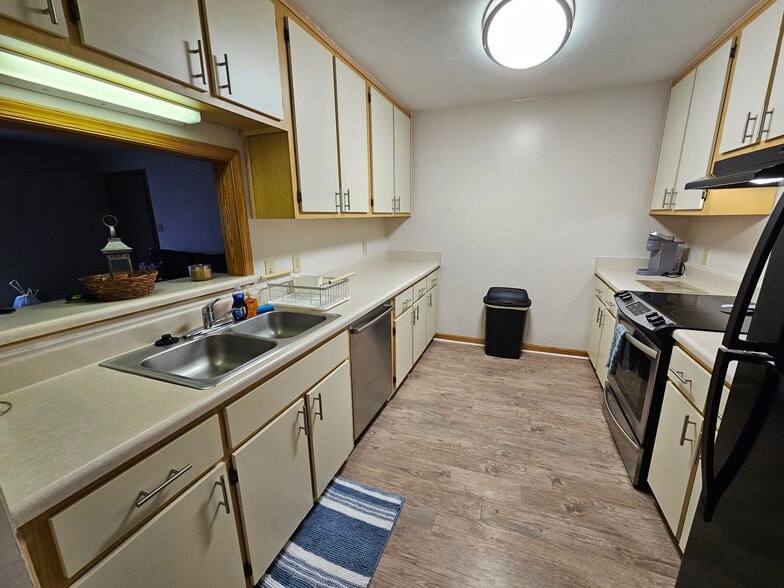 Building Photo - 1502 Emerald Lake Cir