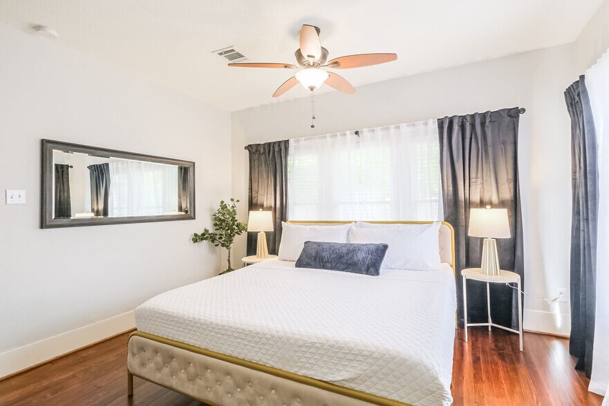 Building Photo - 207 Lindale St