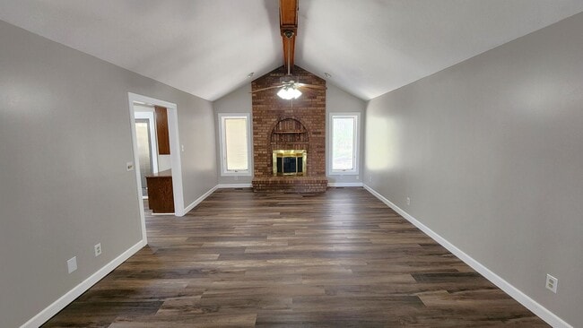 Building Photo - Lake Sherwood Executive 4BR, 3BTH home in Washburn Rural Schools!