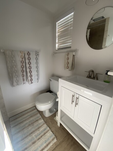 master bath - 9200 Midnight Pass Rd