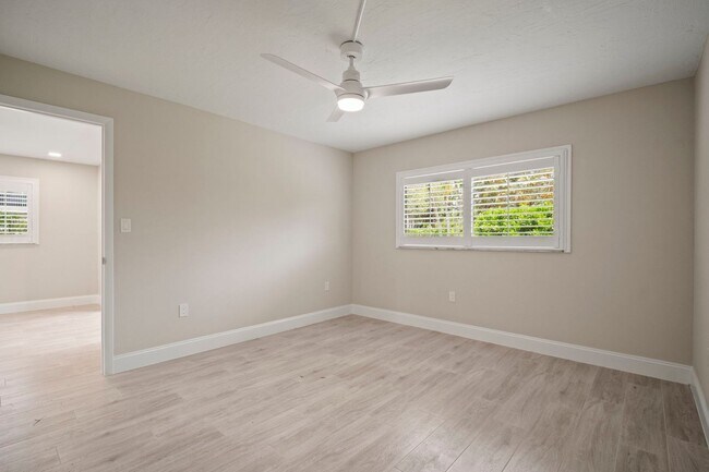Building Photo - Nicely Renovated 2 bedrooms 2 bathrooms Co...