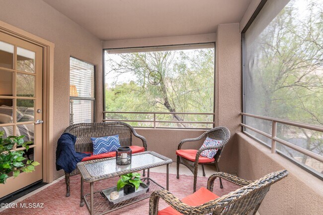 Building Photo - 6655 N Canyon Crest Dr