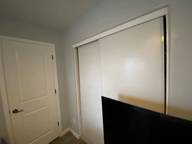 Building Photo - 330 S Farmer Ave