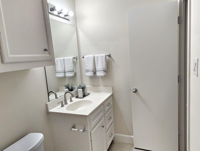 Building Photo - 3730 Main Poplar Dr
