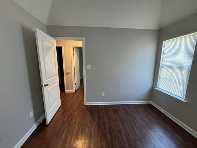 Building Photo - 6125 Humphreys Dr