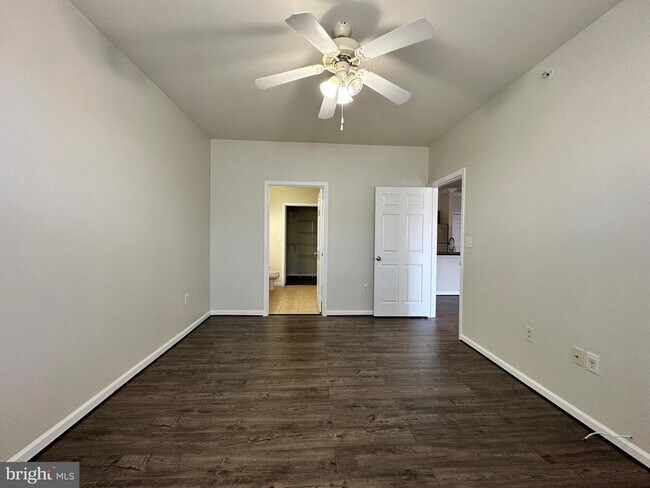 Building Photo - 12925 Centre Park Cir
