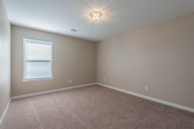 Building Photo - 10203 Azalea Village Dr