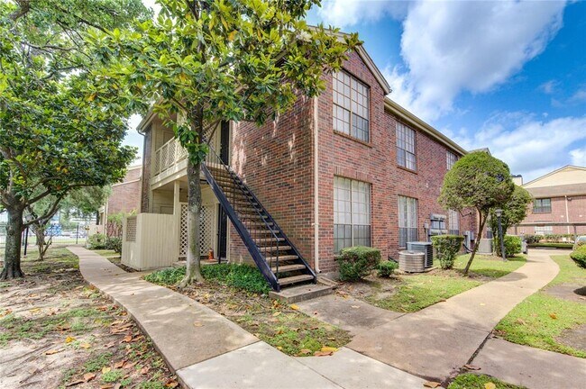 Building Photo - 2121 El Paseo St