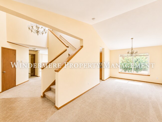 Building Photo - Bright and Spacious 4 Bedroom in Convenient CK location with fenced backyard and 3 car garage