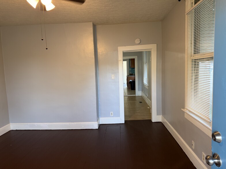 Building Photo - 1509 E Illinois St