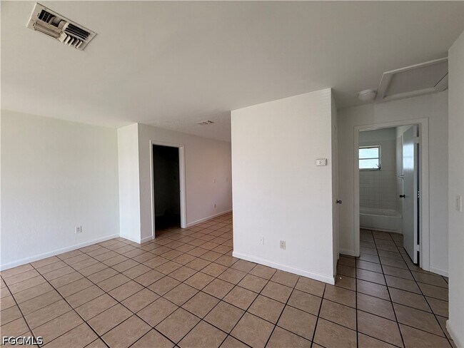 Building Photo - 711 Gordon Ave S