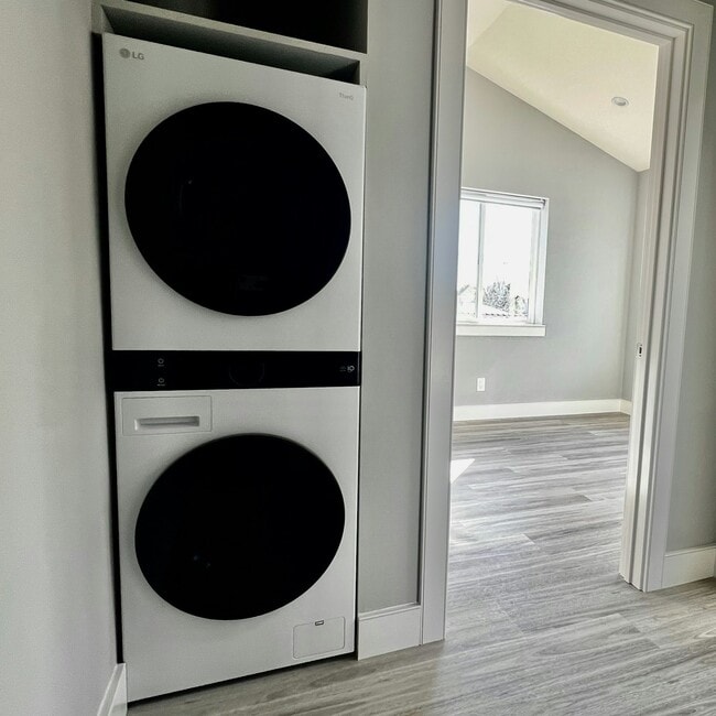 Building Photo - 620 Columbia St