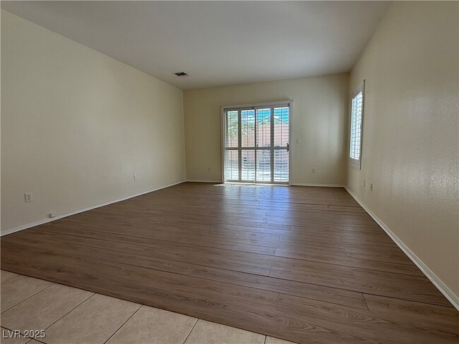 Building Photo - 3025 Seaford Peak Dr