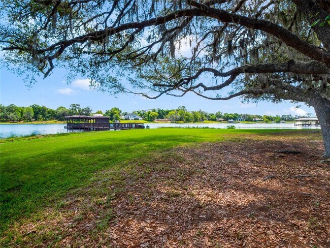 Building Photo - 1911 Lake Markham Preserve Trail