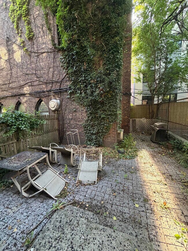 Building Photo - 710 Hudson St