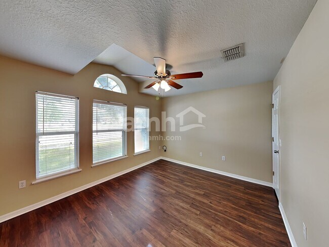 Building Photo - 194 Velveteen Place