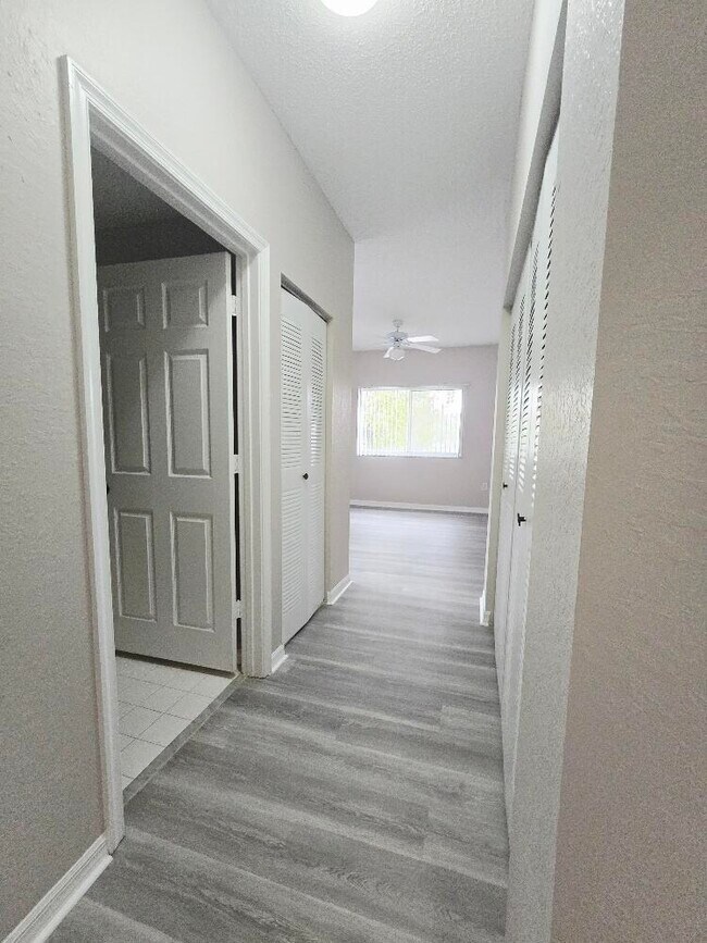Building Photo - 280 Crestwood Cir