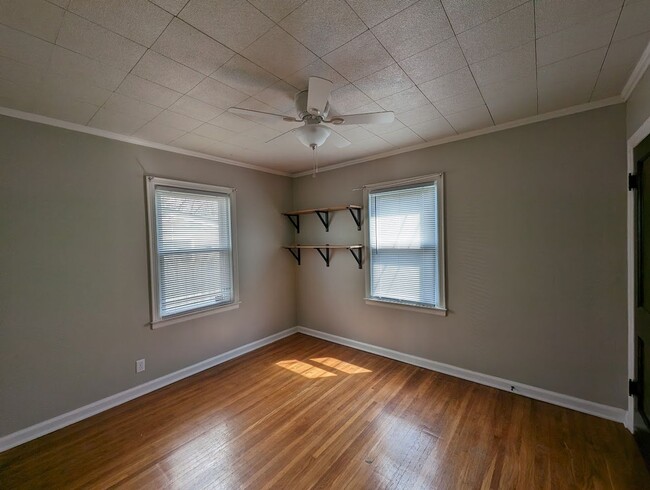 Building Photo - Charming 2-Bedroom Home in North Linden – ...
